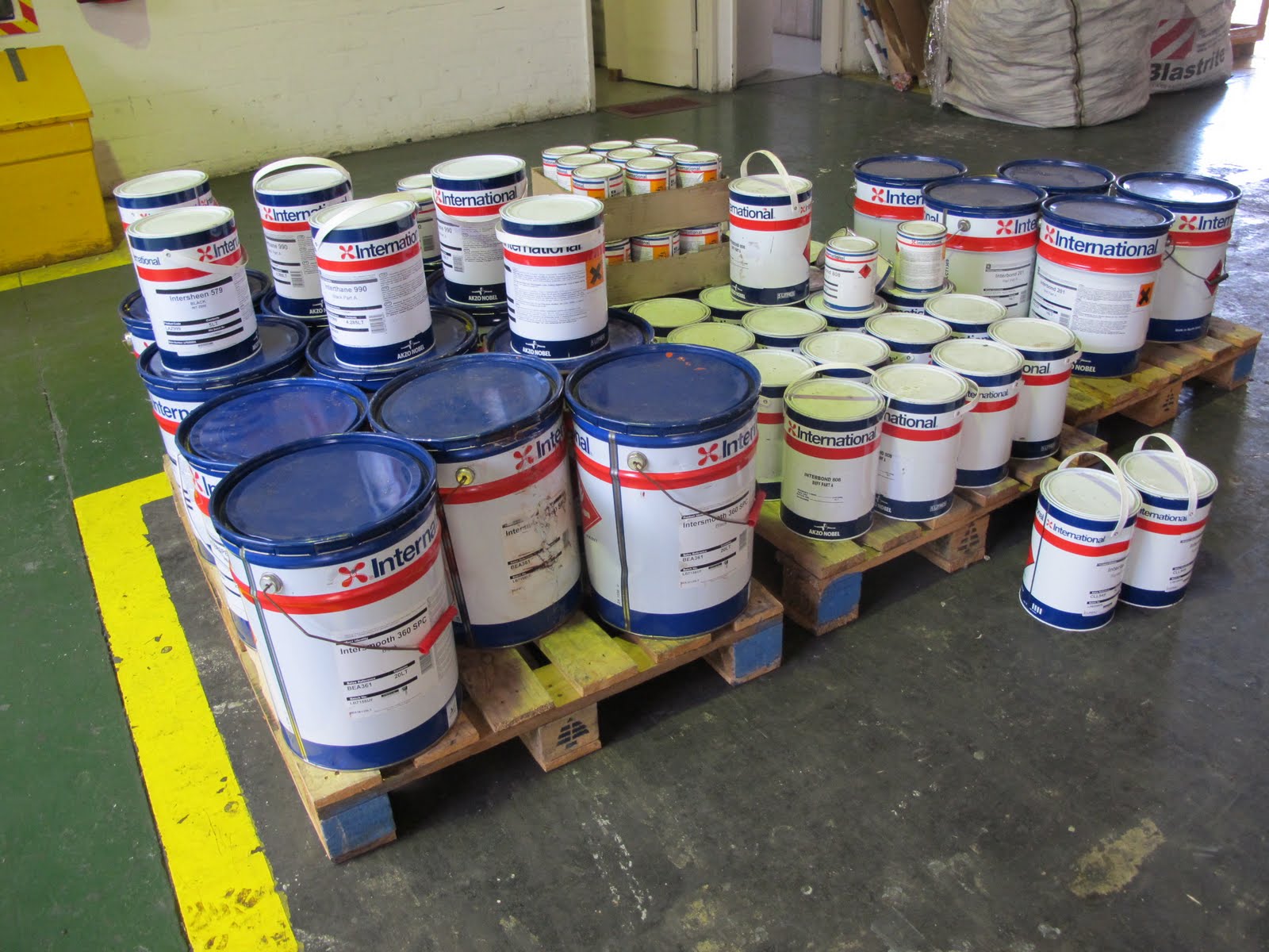 Biến sàn nhà cũ kĩ trở nên tươi mới nhờ sơn epoxy