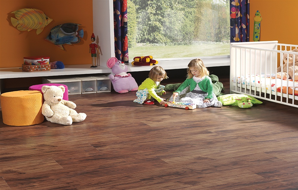 Lắp đặt sàn nhựa tạo không gian vui chơi an toàn cho trẻ, tại sao không?