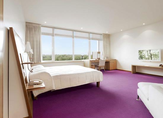 Lựa chọn thảm trải sàn có chất liệu, họa tiết tối giản cho phòng ngủ